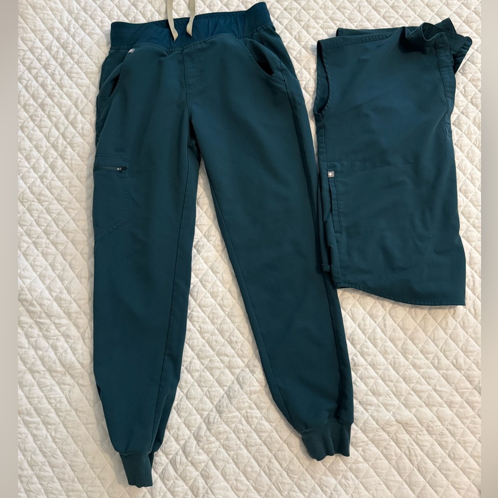 Women’s figs green scrub set